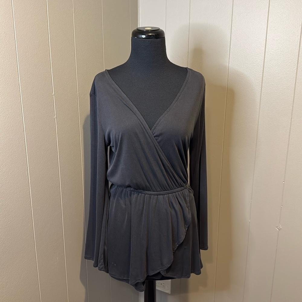 BB Dakota Women’s Medium Long Sleeve Wrap Romper Skirt Elastic Waist